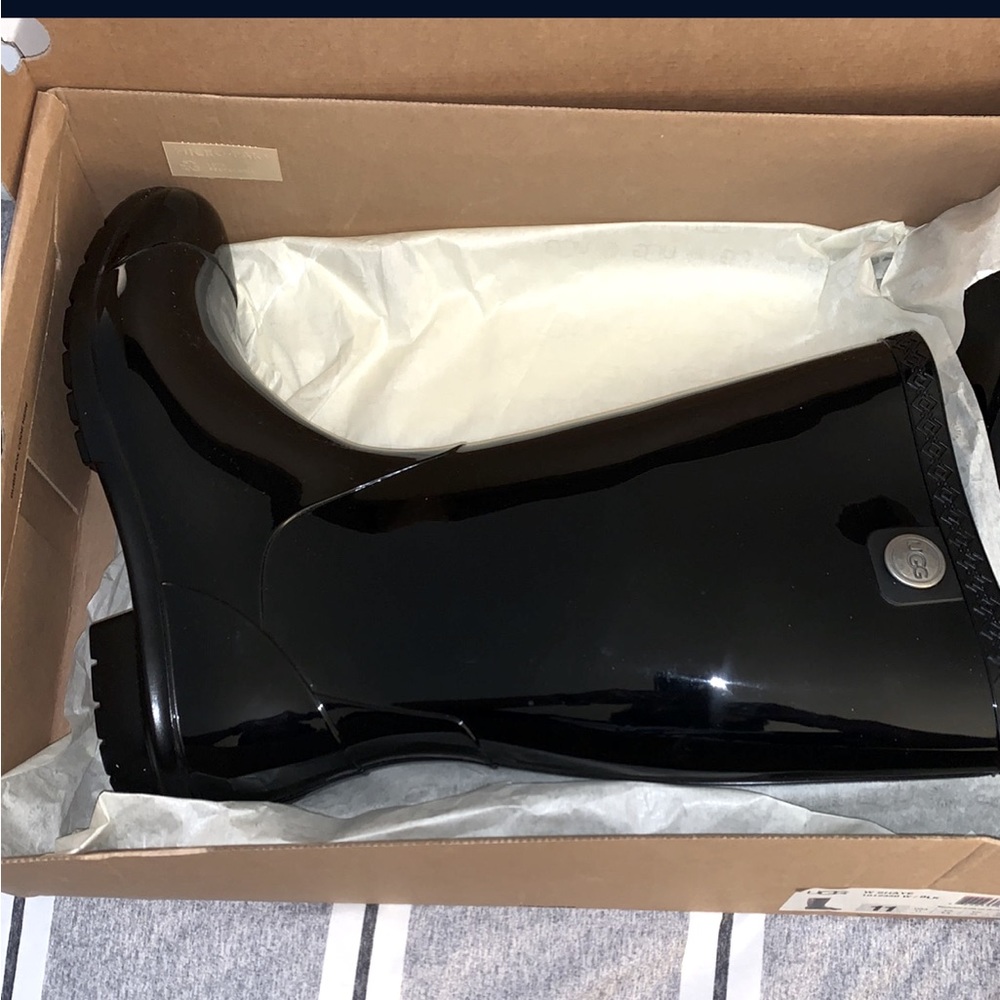 UGG Shaye Rain Boots Size 11